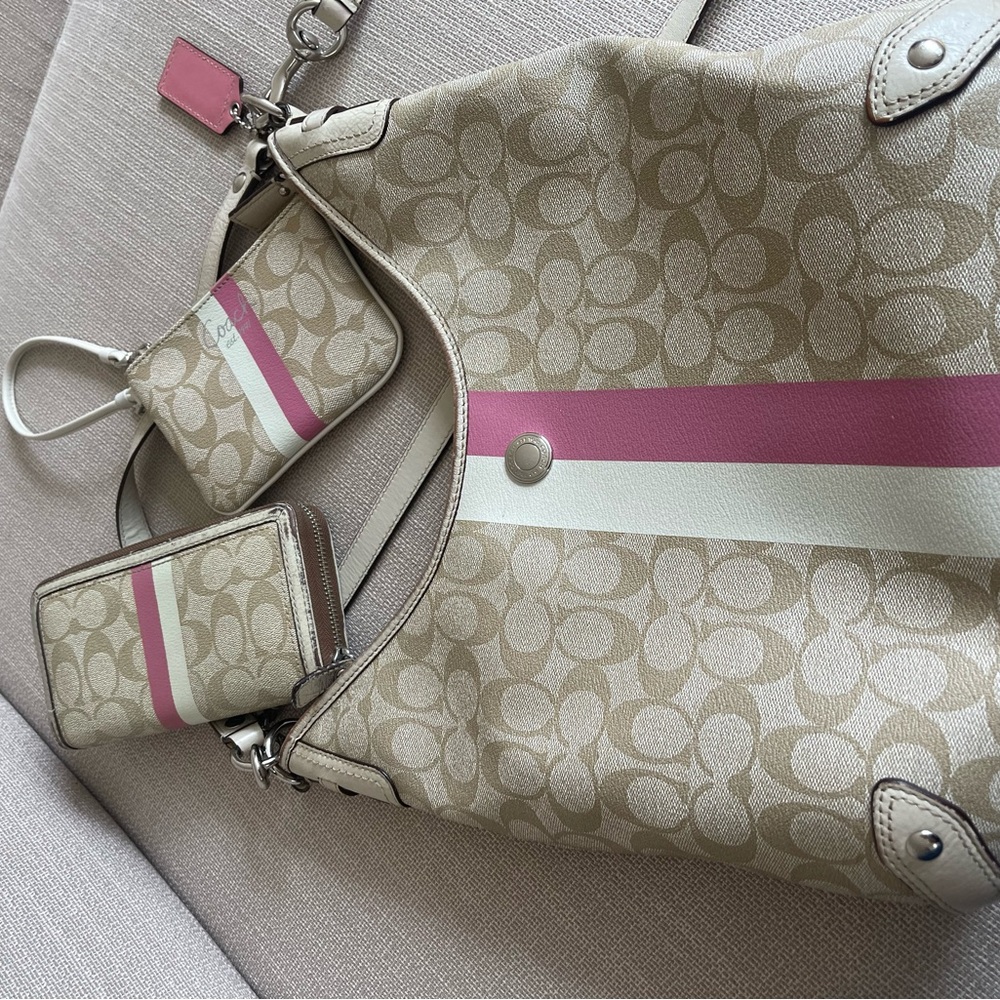 Coach.Leather 100 проц. fashionable and very comfortable bag, Set , like new.